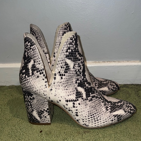 Steve Madden booties - Picture 1 of 6